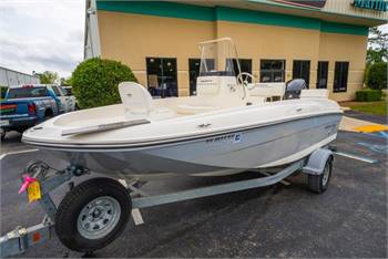 2017 Bayliner F18 Center Console 