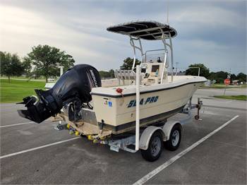 Sea Pro Center Console boat