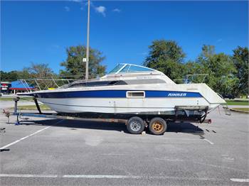 Rinker Fiesta Vee 250 boat