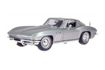 Maisto 1965 Chevrolet Corvette Diecast 1/18