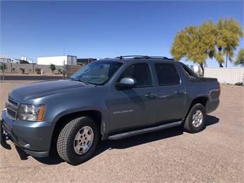 2011 Chevrolet Avalanche - Clear title