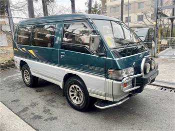 Mitsubishi Delica Star Wagon 4WD