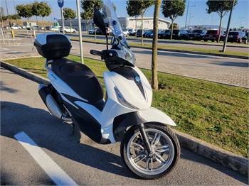Piaggio Beverly 300 Scooter