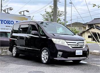 2011 Metallic Burgundy Nissan Serena